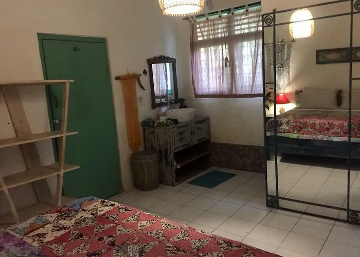 Kubu Monkey Guest house 2*